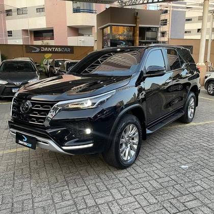 TOYOTA HILUX SW4 2.8 D-4D TURBO DIESEL SRX 7L 4X4 AUTOMÁTICO